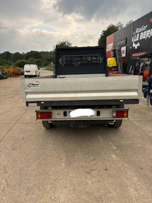 Unknown range 1600 Peugeot 2,2 HDI 130 CV 