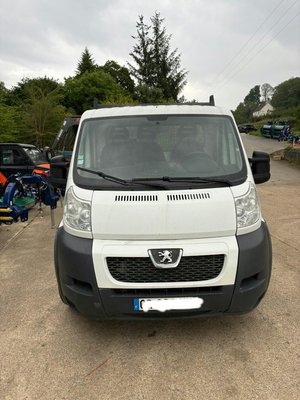 Unknown range 1600 Peugeot 2,2 HDI 130 CV 