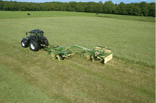 Fenaison - Andaineurs rotatifs - Andaineur double rotor SWADRO centraux et latéraux